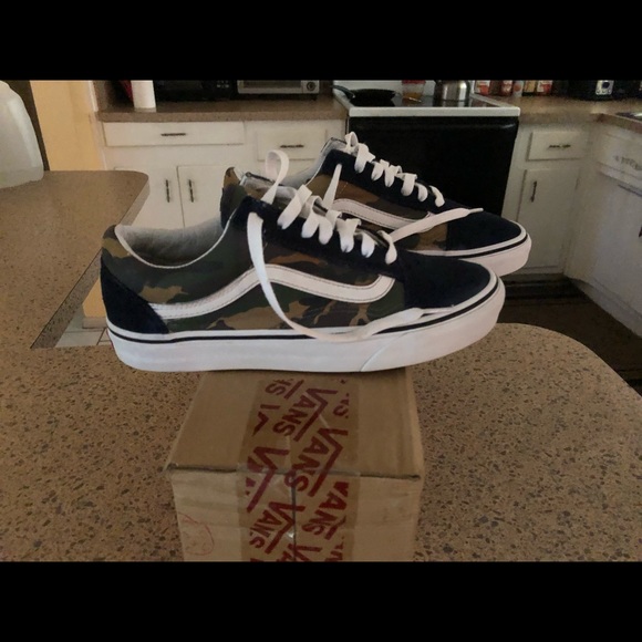 Vans - Picture 3 of 8